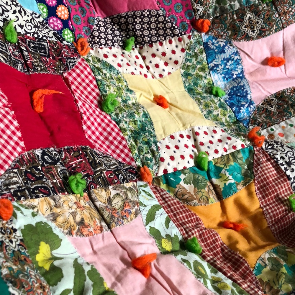 Pretty vintage patchwork boho quilted blanket - Picture 6 of 8